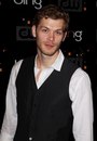 Joseph Morgan фотография #6 (источник - https://vk.com/id166321493)