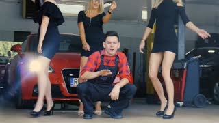 Denis - Pan Mechanik (Official Video 2019)