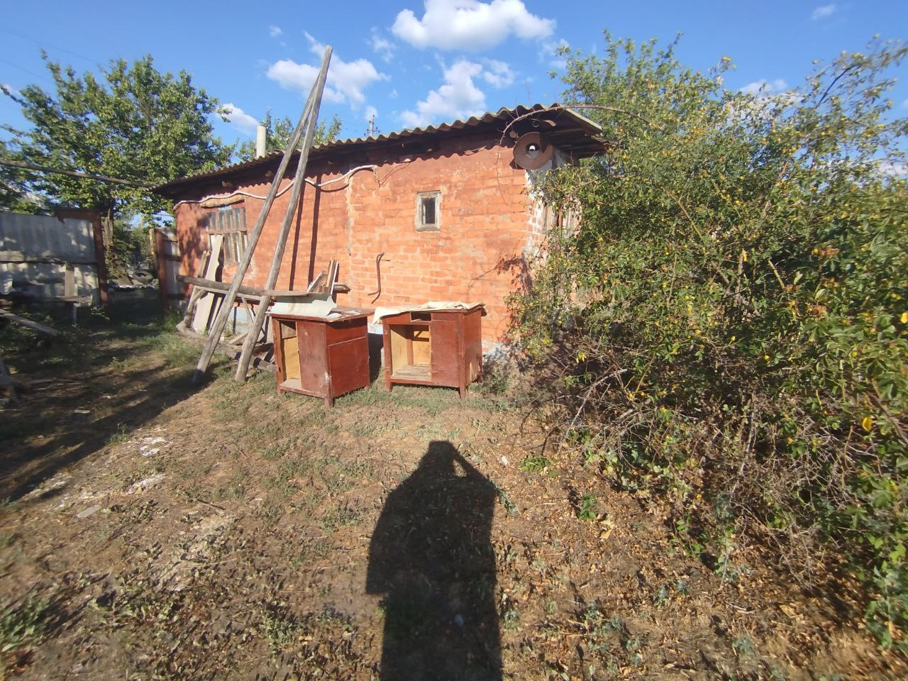 🏡 Земельный участок в центре Станицы Луганской 📏 Площадь: 9,25 сотки (приватизированная земля) 🔒 Участок огорожен ⚡ Коммуникации: газ, свет, вода (скважина) уже подведены Преимущества локации: Центр Станицы Луганской Всё в шаговой доступности: рынок, аптека, детский сад, магазины, транспорт 💰 Цена: 1 100 000 ...