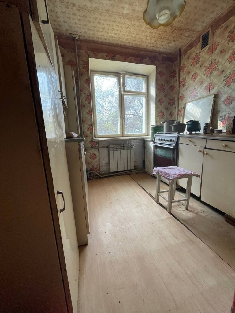 🏠 Продаю 1-комнатную квартиру 📍 Артёмовский район, кв. Щербакова 📐 Площадь: 34 м² 🏢 Этаж: 2/5 🌿 Квартира в середине дома, не угловая 🏡 Тихий спальный район с удобной транспортной развязкой 🔧 В квартире: ✔️ Пластиковые трубы отопления, водопровод и канализация ✔️ Новый счётчик воды (заменён в марте 2025 г.) ✔️...